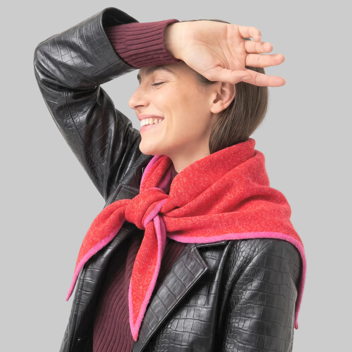 Contrast Trim Triangle Scarf - Red/Pink